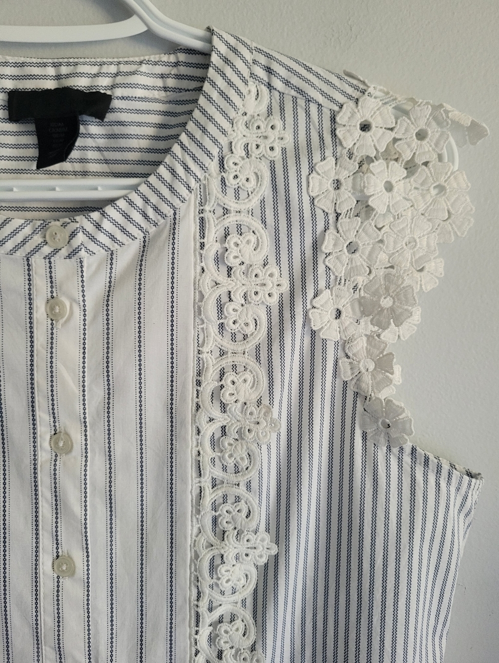 Maison Cinqcent Floral Lace Trim Cotton Cap Sleeve Blouse - Picture 2 of 10